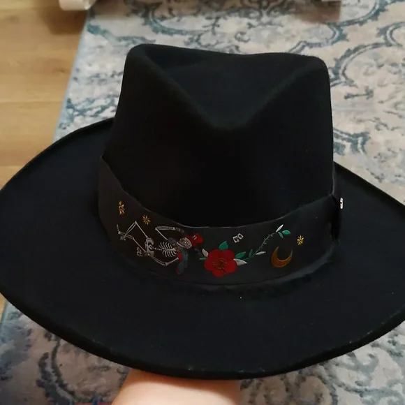 Zadig & Voltaire Black Hat with Colorful Embroidery - Picture 6 of 12